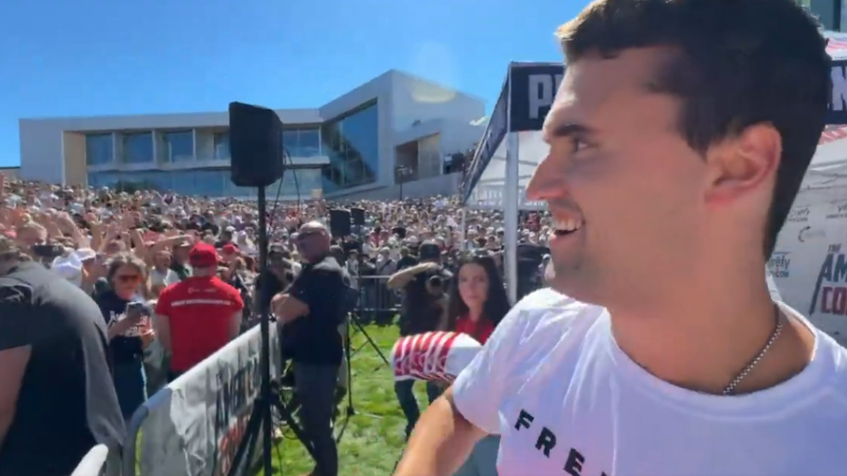 Spari contro Charlie Kirk allo Utah, attivista colpito durante evento universitario