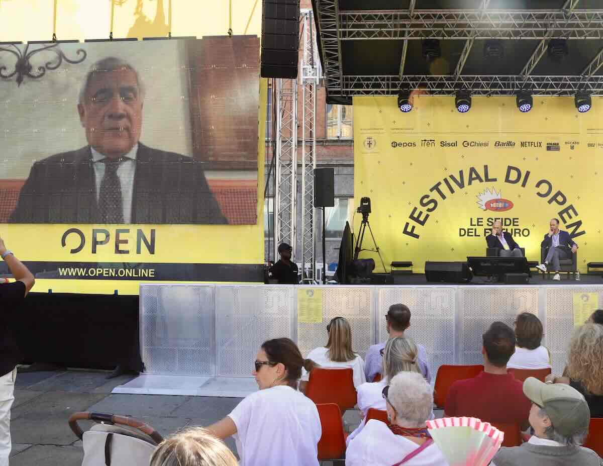 Tajani al Festival di Open: «Tassare le banche? È una misura sovietica»