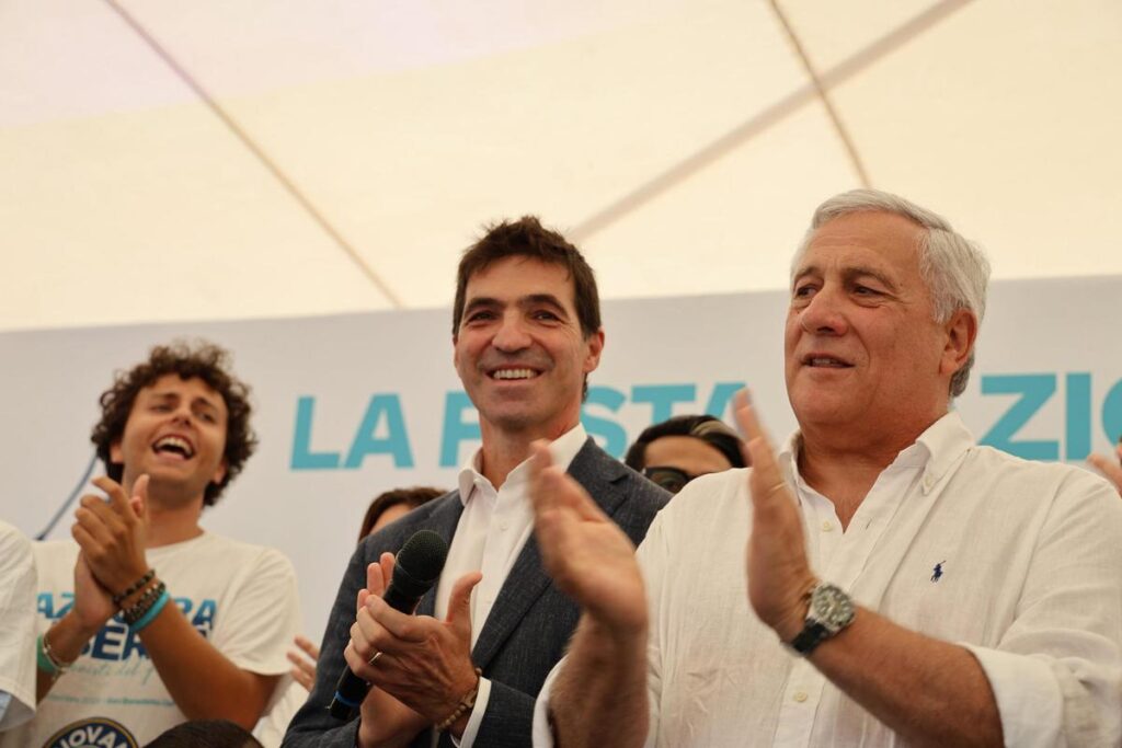 Tajani annuncia il congresso di Forza Italia nel 2027 per eleggere il nuovo segretario