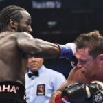 Terence Crawford batte Canelo Alvarez ai punti nell'incontro di boxe a Las Vegas