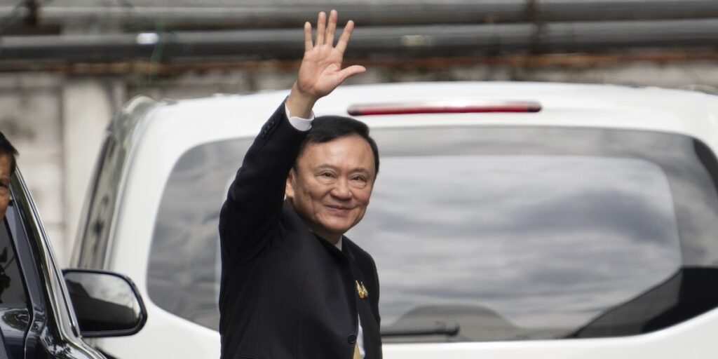 Thaksin Shinawatra lascia la Thailandia prima della sentenza della Corte Suprema sul suo caso