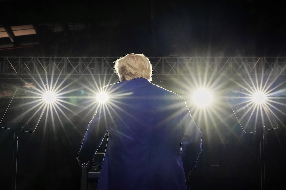 Trump abusando dei suoi poteri, minaccia televisioni critiche e amplia il ruolo dell'esercito