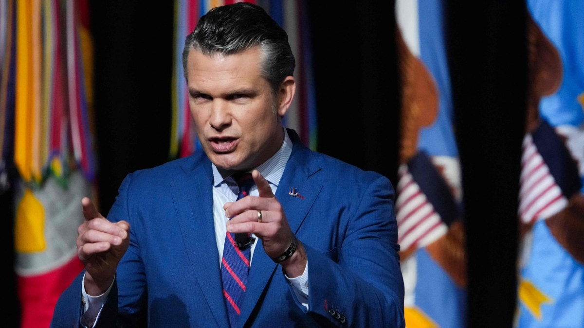 Trump e Hegseth alla base di Quantico: «Prepariamoci alla guerra e vincerla»