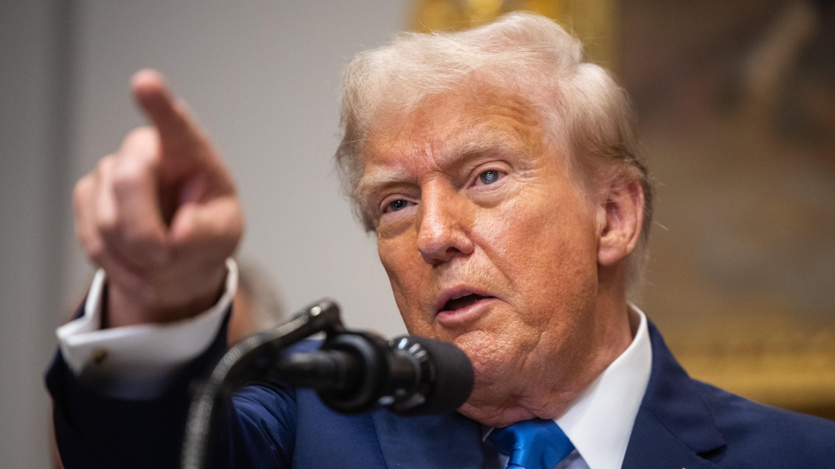 Trump firma un ordine esecutivo designando Antifa come organizzazione terroristica interna