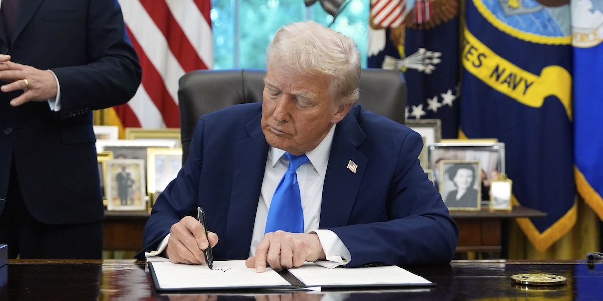 Trump introduce tassa annuale di 100mila dollari per visti H-1B negli Stati Uniti