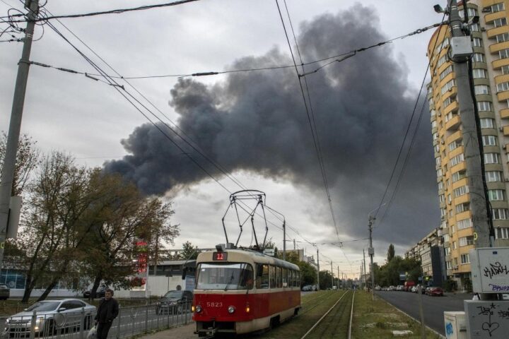 Ucraina - Russia, attacco missilistico russo provoca almeno 4 morti, tra cui una bambina