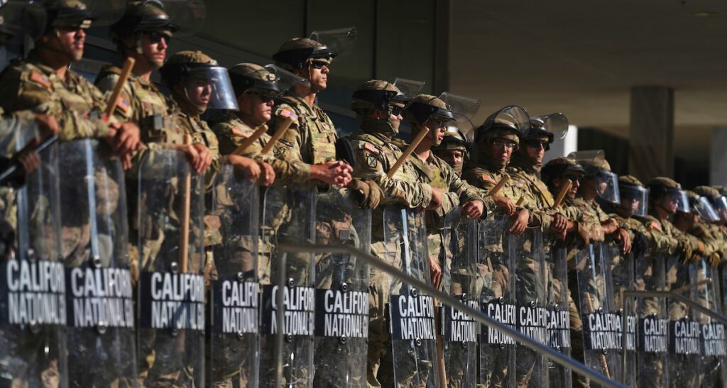 Un giudice stabilisce che l'invio della Guardia Nazionale a Los Angeles da parte di Trump era illegale