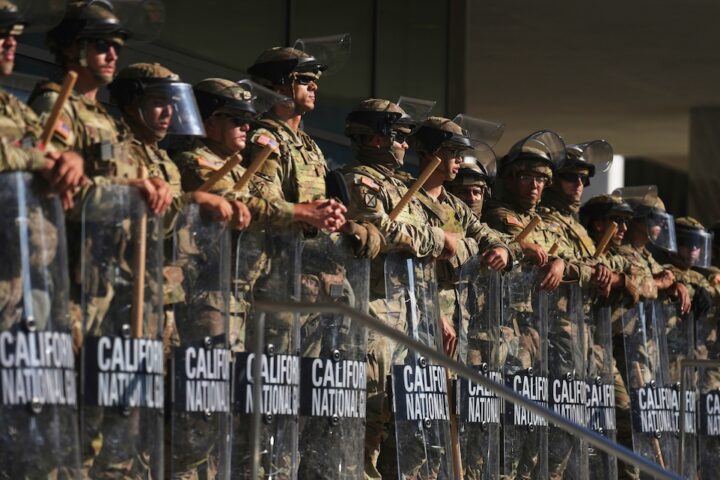 Un giudice stabilisce che l'invio della Guardia Nazionale a Los Angeles da parte di Trump era illegale