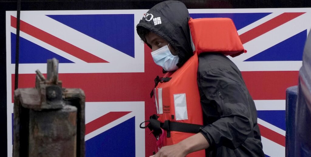 Un tribunale britannico sospende l'espulsione di un richiedente asilo eritreo согласно accordo con la Francia