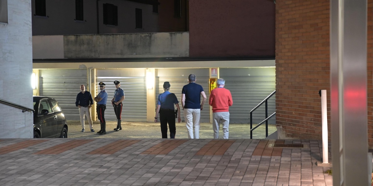 Una donna di 83 anni muore a Milano colpita da un uomo che si è suicidato dal balcone