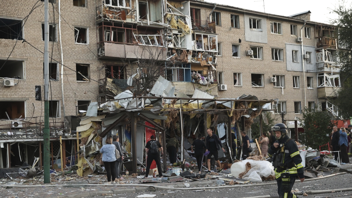 Zelensky: «Russia investe in guerra, Ucraina pronta per colloqui»