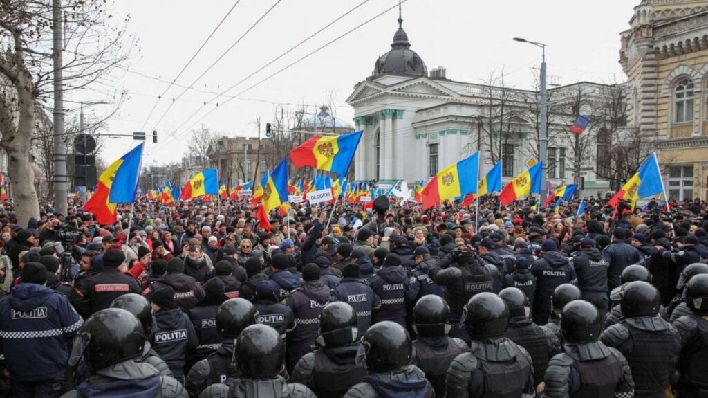 Il Cremlino minaccia la Moldavia dopo la nuova strategia militare: “Nulla di buono l’aspetta”