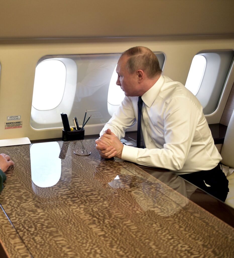 Il ministro degli Esteri rumeno: «Putin deve chiedere il permesso per entrare nello spazio aereo dell’UE»