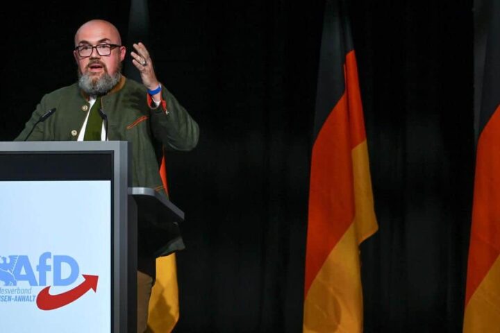 Politici di destra tedeschi celebrano il compleanno di Putin all'ambasciata russa a Berlino