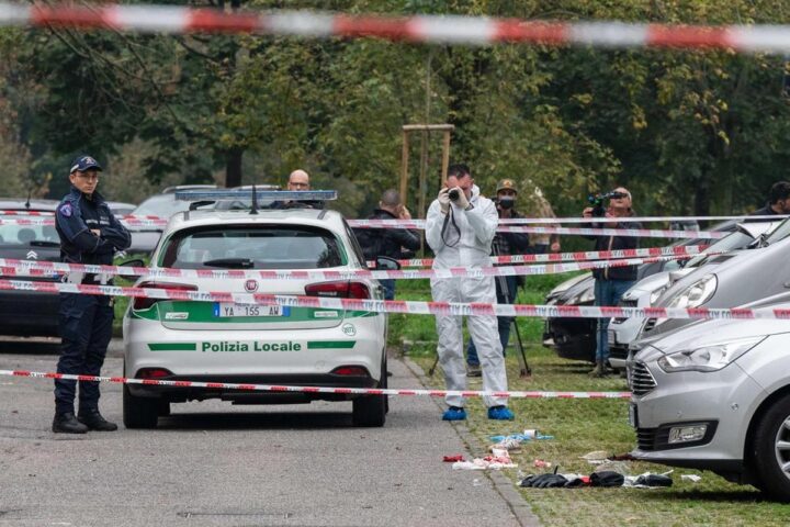 Accoltella l'ex moglie a Milano, arrestato il presunto assassino dopo una fuga