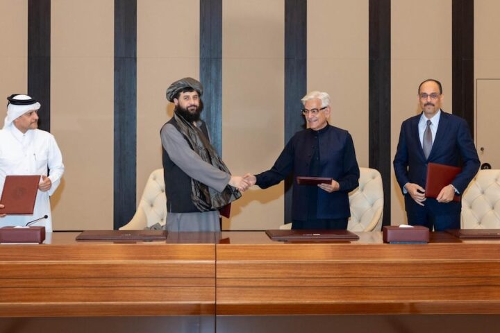 Afghanistan e Pakistan concordano un nuovo cessate il fuoco dopo incontri a Doha