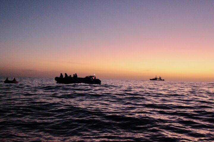 Almeno 40 migranti muoiono in naufragio al largo della Tunisia durante viaggio verso l'Europa