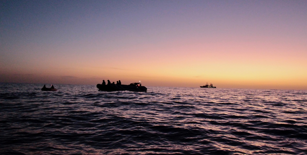 Almeno 40 migranti muoiono in naufragio al largo della Tunisia durante viaggio verso l'Europa