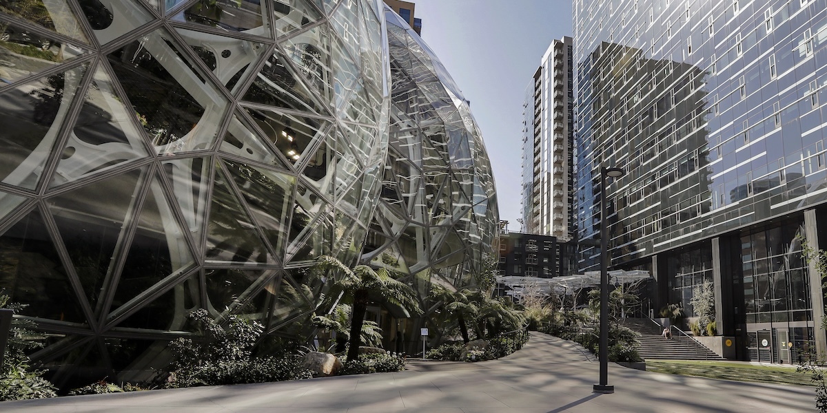 Amazon prevede di licenziare fino a 30mila dipendenti, secondo Reuters e Wall Street Journal