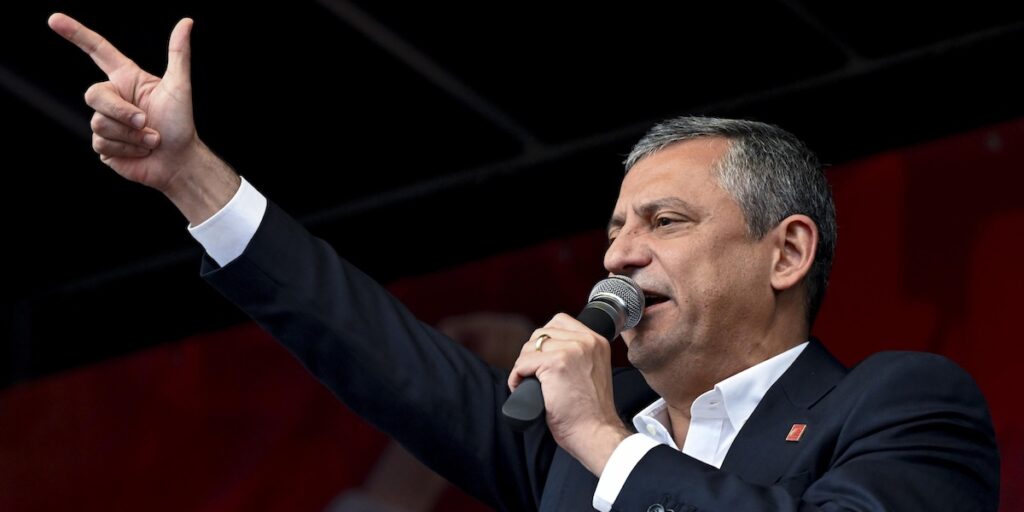 Archiviata la causa contro Özgür Özel, leader dell'opposizione turca, per irregolarità nel voto del partito