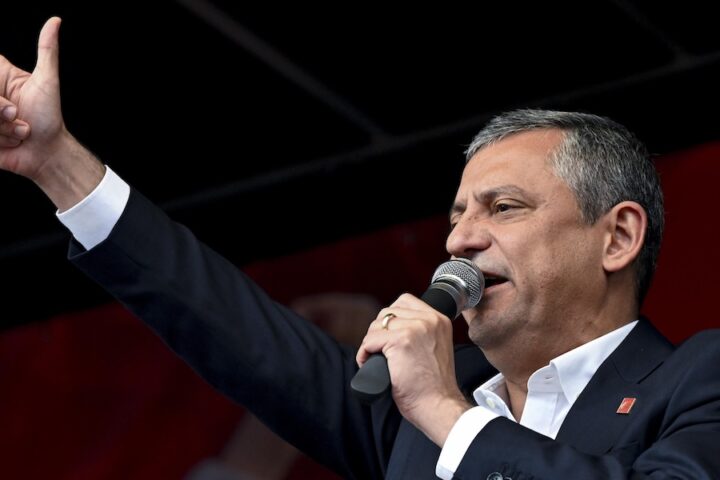 Archiviata la causa contro Özgür Özel, leader dell'opposizione turca, per irregolarità nel voto del partito