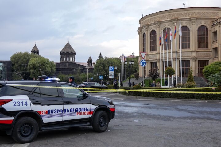 Arrestato il sindaco di Gyumri, Vardan Ghukasyan, con accuse di corruzione in un clima politico teso