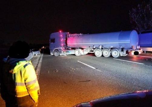 Assalto a portavalori sull'A14 a Porto Recanati: esplosione e sparatoria implicano una banda armata