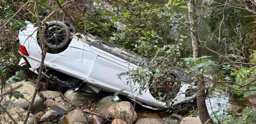 Auto precipita da un ponte a Tempio Pausania: muore un ventenne, il padre è un vigile del fuoco