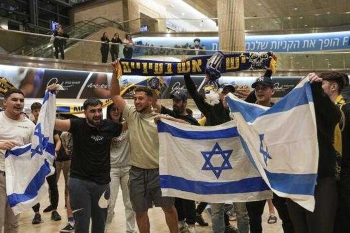 Birmingham bandisce i tifosi del Maccabi Tel Aviv: polemica per il rischio di antisemitismo e violenza