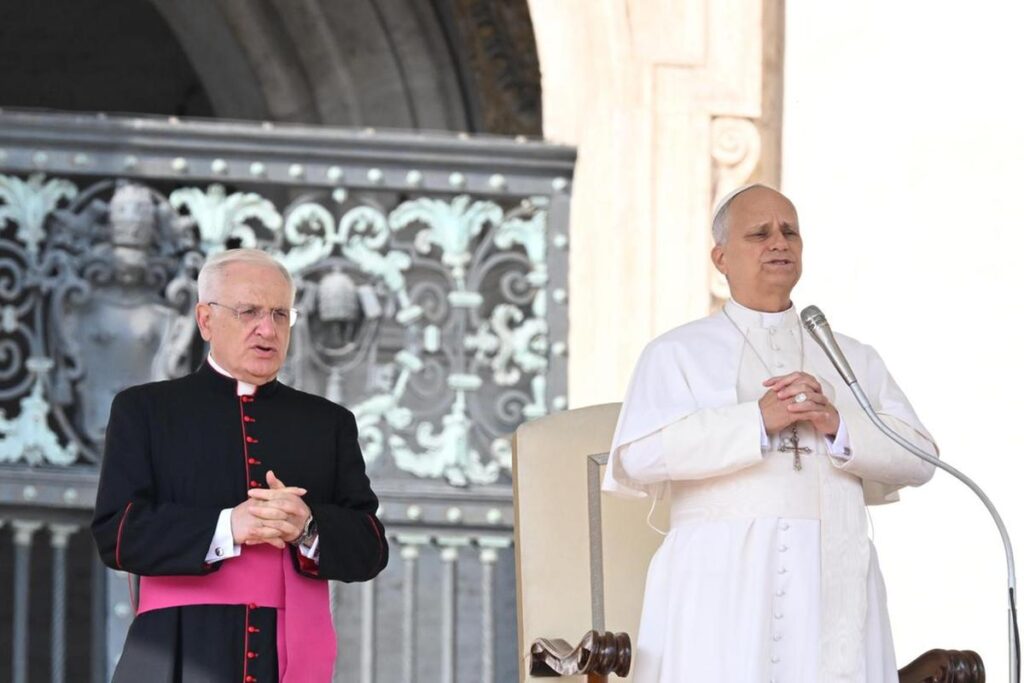 Carlo III e papa Leone XIV pregheranno insieme nella Cappella Sistina per la prima volta dopo la Riforma