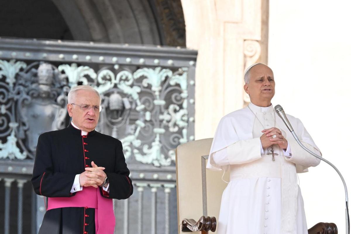 Carlo III e papa Leone XIV pregheranno insieme nella Cappella Sistina per la prima volta dopo la Riforma