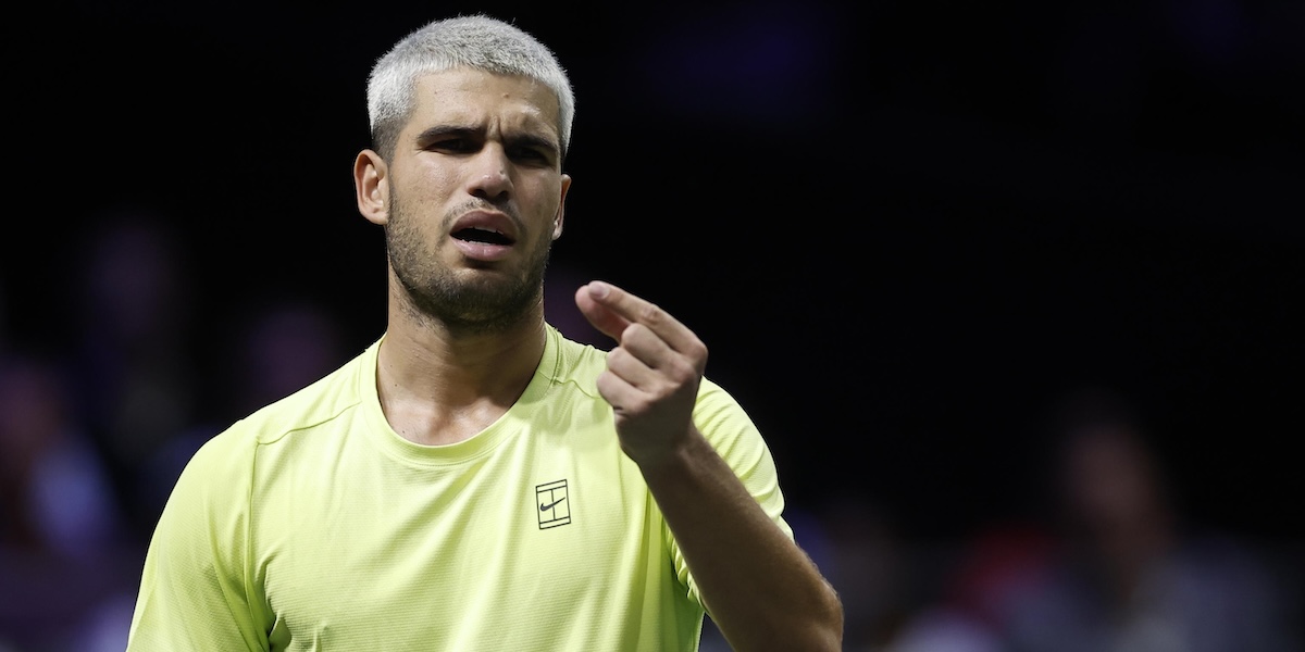 Carlos Alcaraz sconfitto al primo turno del torneo di Parigi Bercy, Jannik Sinner può diventare numero uno