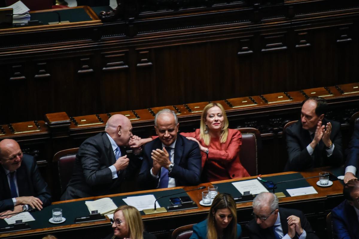 Caso Almasri: la Camera nega l'autorizzazione a procedere per Nordio, Piantedosi e Mantovano