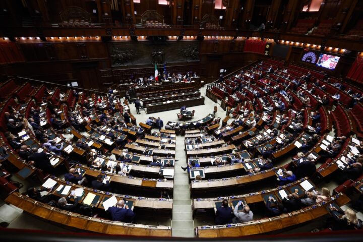 Centrodestra in discussione su due risoluzioni per il riconoscimento della Palestina dopo le comunicazioni di Tajani