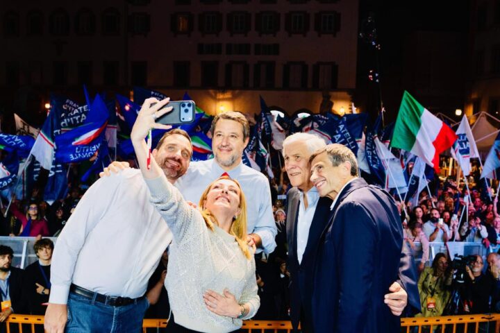 Centrodestra in Toscana, Meloni: “La storia la fate voi” durante il comizio finale a Firenze