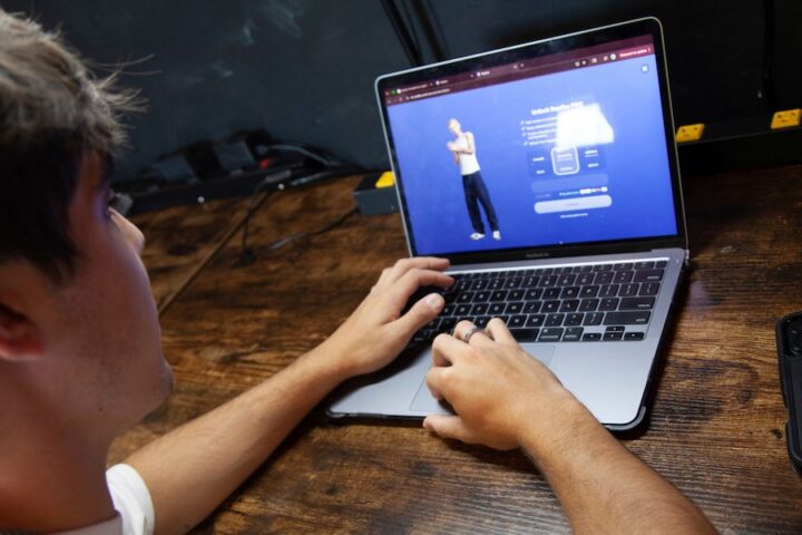 Character.AI introduce limiti per l’uso del chatbot da parte dei minorenni, a partire dal 25 novembre