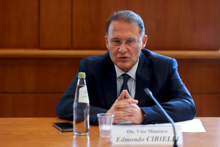 Cirielli presenta il progetto MACORESI a Napoli: 2,1 milioni per servizi materno-riproduttivi in Tanzania