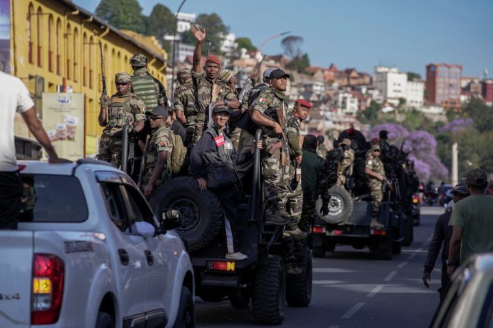Colpo di stato o rivoluzione? Michael Randrianirina nuovo presidente del Madagascar dopo la caduta di Rajoelina