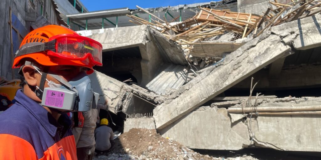 Crollo di una scuola in Indonesia: 91 dispersi e tre morti a Sidoarjo