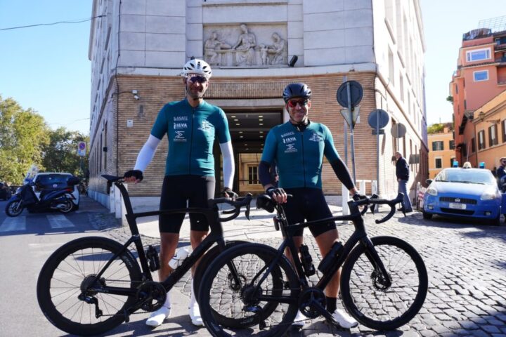 Da Perugia a Roma in bici per opporsi al divieto degli aromi nelle e-cig