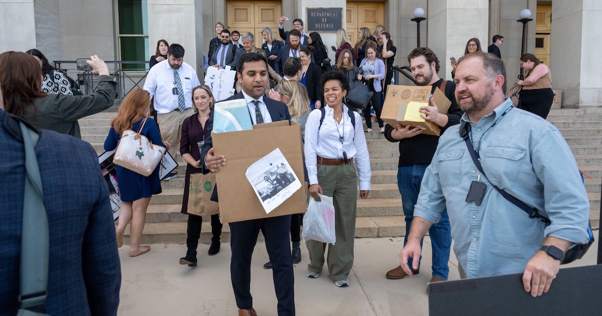 Decine di giornalisti abbandonano il Pentagono contro le nuove restrizioni dell'esercito statunitense