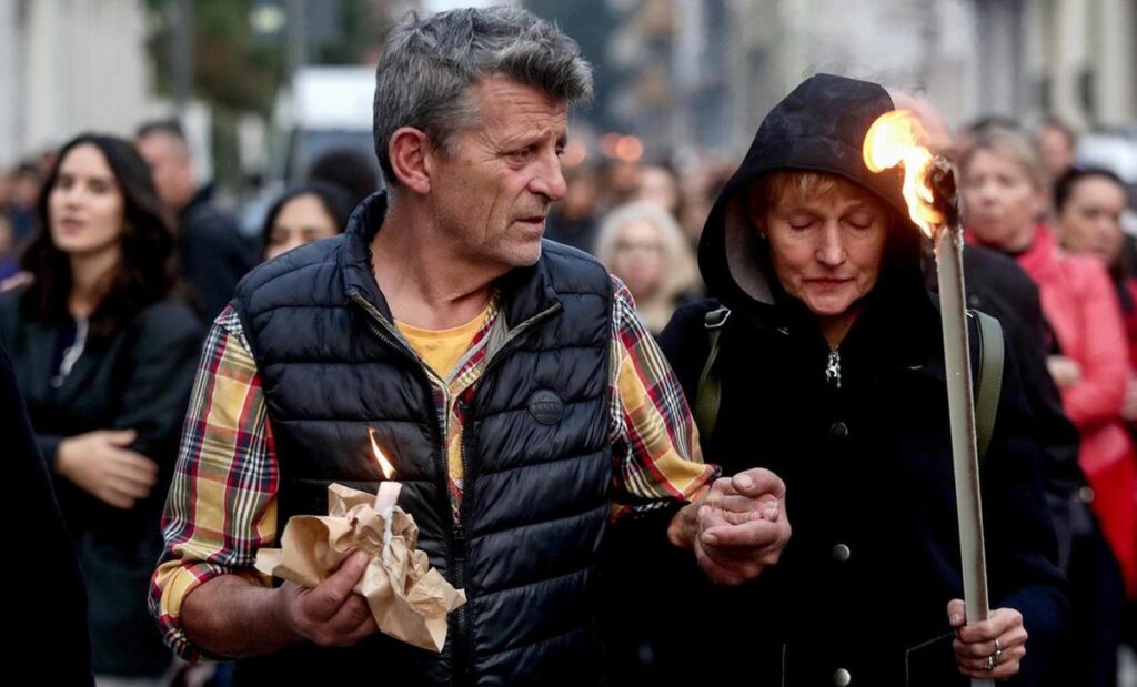 Diciannovenne aggredita dall'ex, il giudice ordina il divieto di avvicinamento e lo rilascia dopo 48 ore