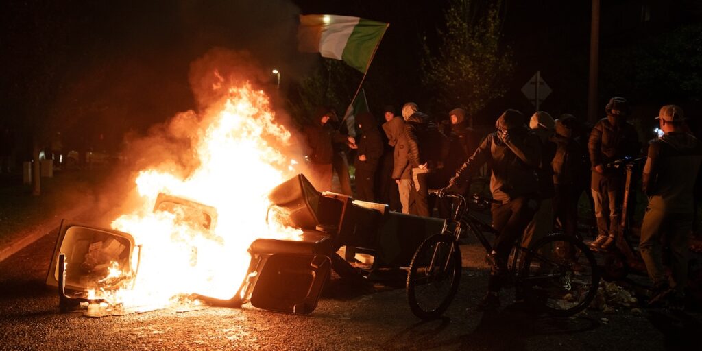 Dublino, violente proteste attorno a centro per richiedenti asilo dopo indagine su molestia sessuale