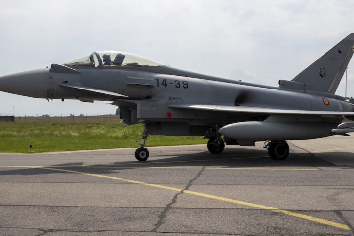 Due aerei militari russi violano brevemente lo spazio aereo lituano durante un'esercitazione