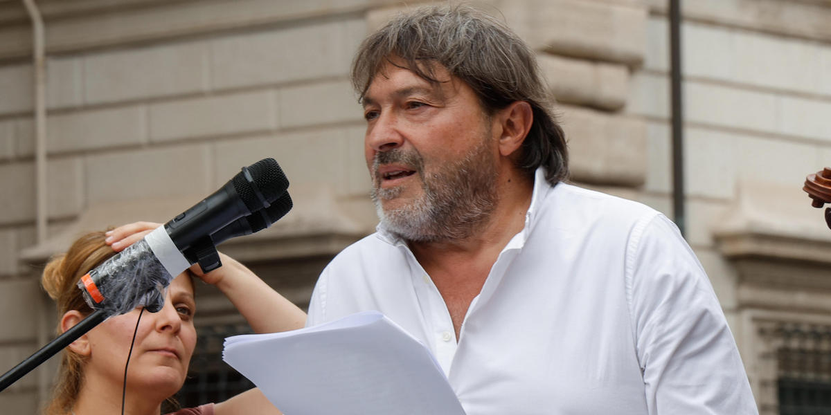 Due auto del giornalista Sigfrido Ranucci distrutte in un'esplosione a Pomezia