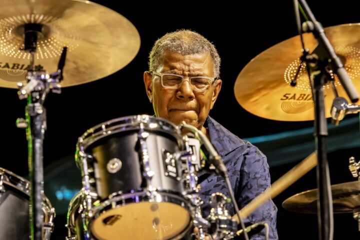 È morto a 83 anni Jack DeJohnette, iconico batterista jazz e collaboratore di Miles Davis