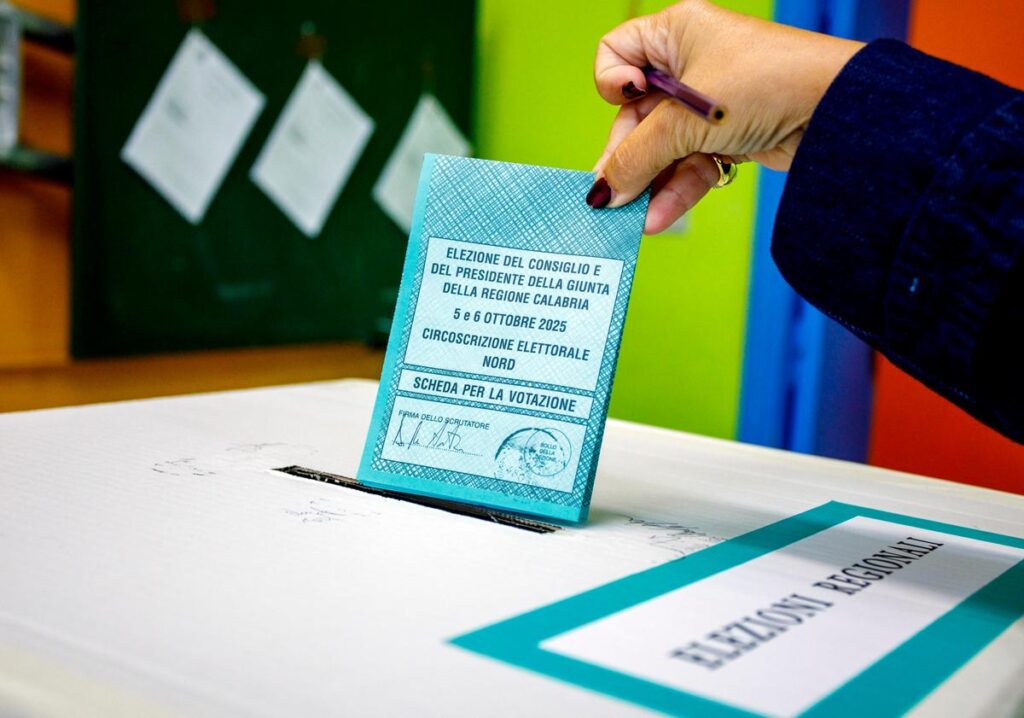 Elezioni in Calabria: urne aperte fino alle 15, affluenza al 29,08%