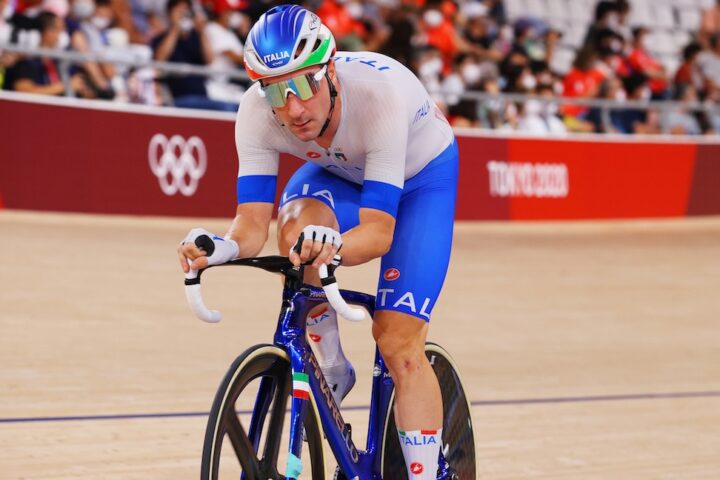 Elia Viviani annuncia il ritiro dal ciclismo professionistico dopo una carriera di successo