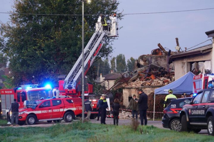 Esplosione a Castel D’Azzano durante sgombero: tre carabinieri morti e 13 feriti