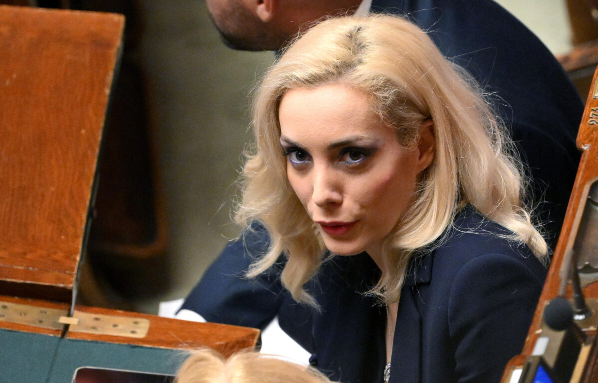 Foschi segreti: discussioni politiche e apparizioni in aula al Parlamento italiano durante crisi Israele-Hamas